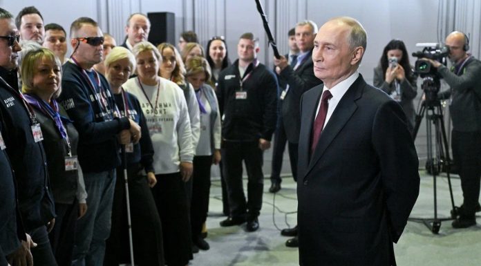 Президент Владимир Путин встретился с волонтерами Народного фронта