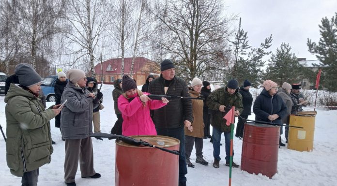 В Шиловском районе накануне 8 Марта женщины соревновались в стрельбе из винтовки
