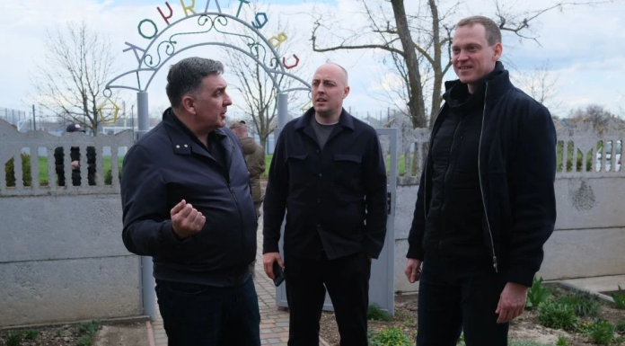 Губернатор Павел Малков проверил ход работ на соцобъектах в подшефной Херсонской области