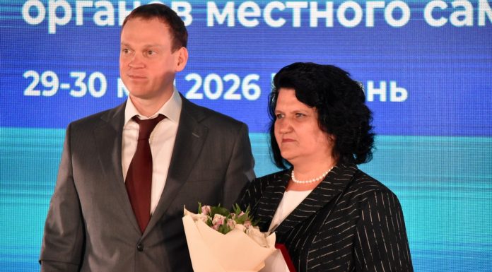 Павел Малков вручил награды работникам муниципалитетов