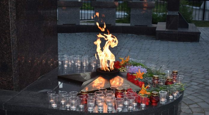 В Шилове прошла акция «Зажги свечу памяти»