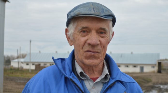 Более 50 лет Михаил Ветютнев трудится энергетиком в колхозе «Шелковской» Старожиловского округа