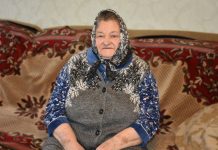 Плетея Зинаида Холодкова из Ряжского округа помогает возродить журавинское кружево