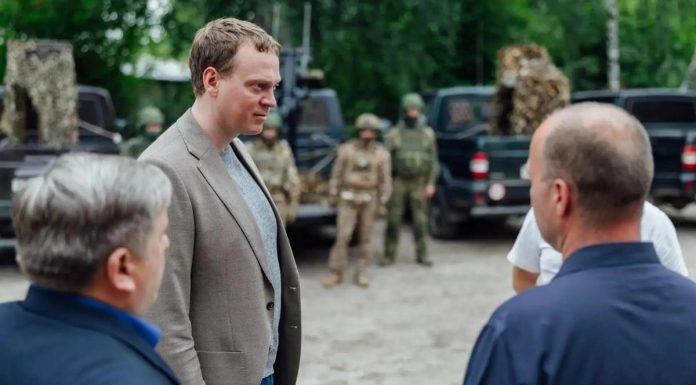 Павел Малков пообщался с бойцами мобильной огневой группы